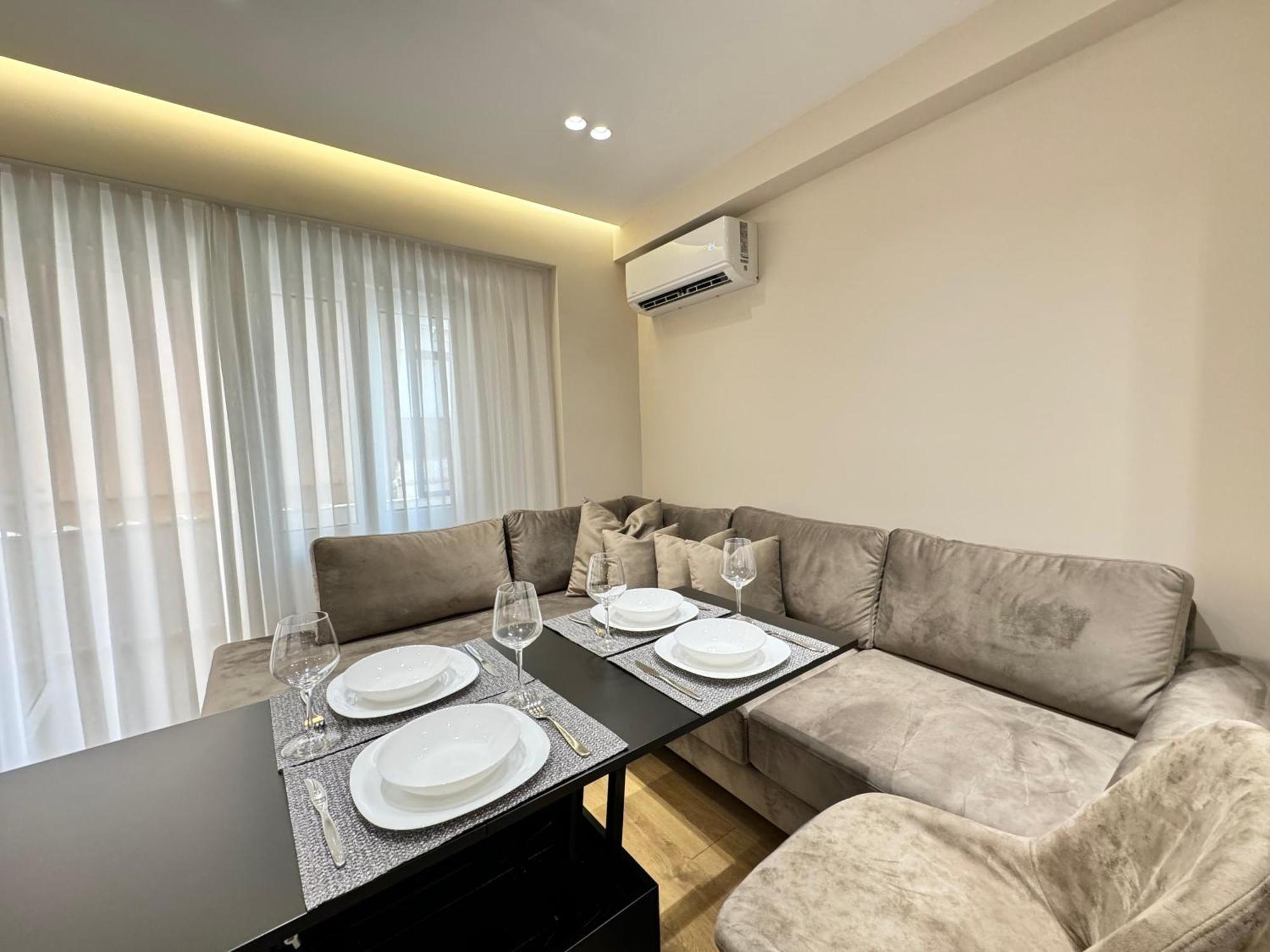 E&R Apartments At Myslym Shyri Tirana Extérieur photo