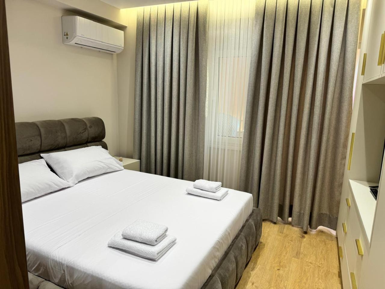 E&R Apartments At Myslym Shyri Tirana Extérieur photo